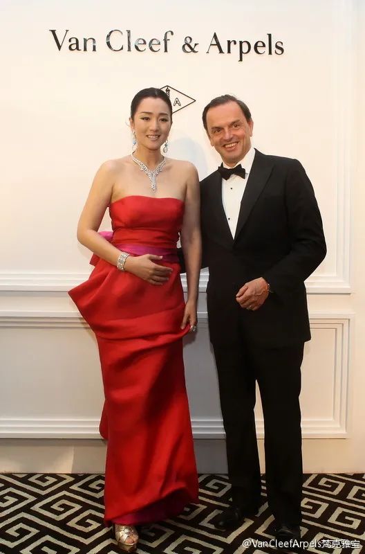 穿旗袍去奥斯卡的巩俐，才是红毯鄙视链的王者