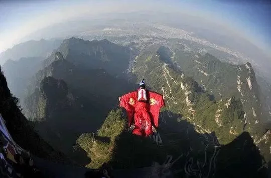 降落伞未打开，女生翼装飞行高空坠亡，曾称为自己而活不后悔