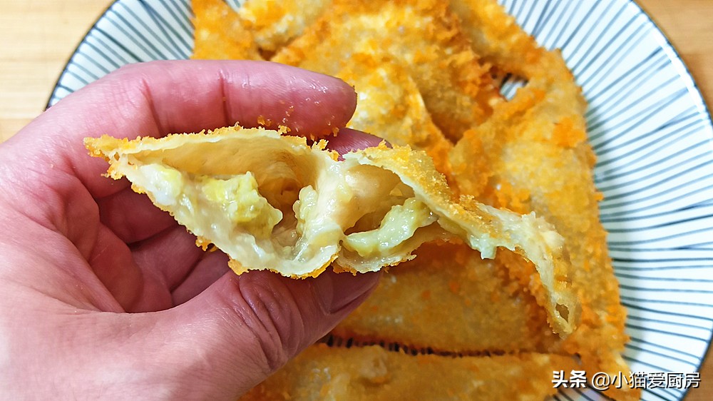 幾張餛飩皮2根香蕉，做一盤“香蕉派”，成本也就幾元錢，特划算