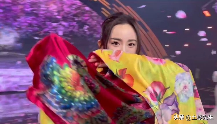 邓超化身摄影师直拍，距离文字暴露关系，最惊