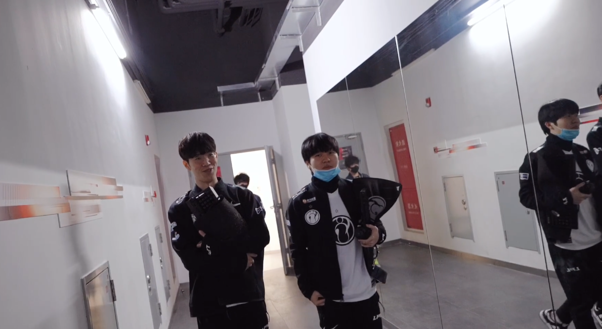 LNG unexpectedly 0 IG, explanation of a detail does not have discovery, this sapphire blue should carry caldron on the back