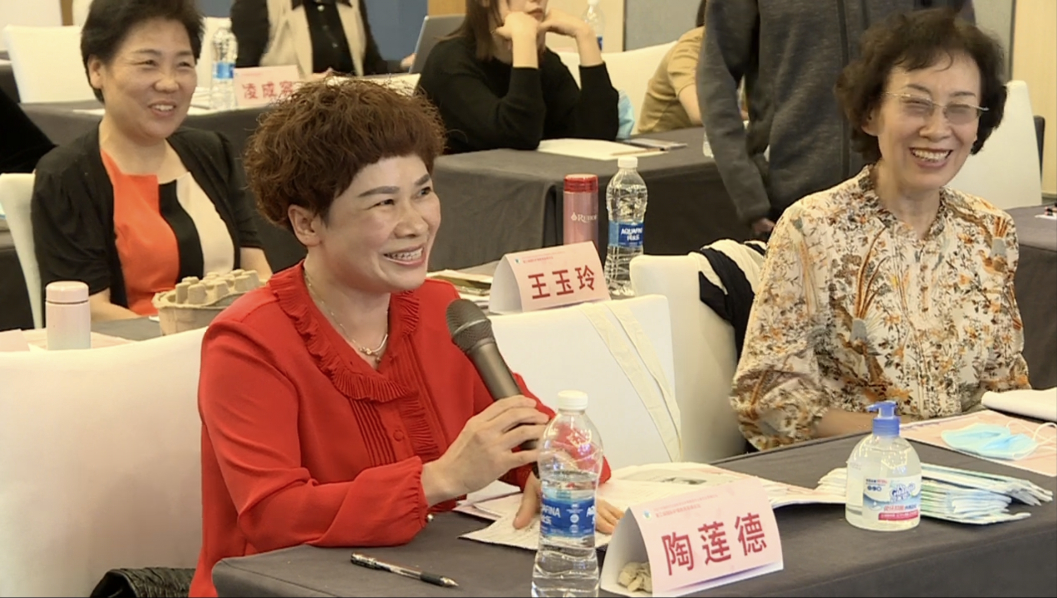 咖专业前沿的授课,她们分别是护理教育专业委员会主任委员王社芬教授