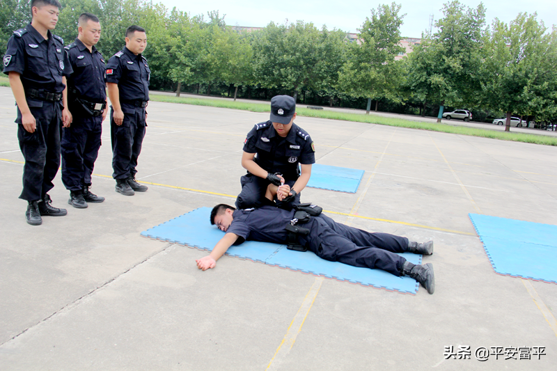 【警旗在一线飘扬】市公安局警训处督导检查富平警务实战教官教学法练兵比武活动