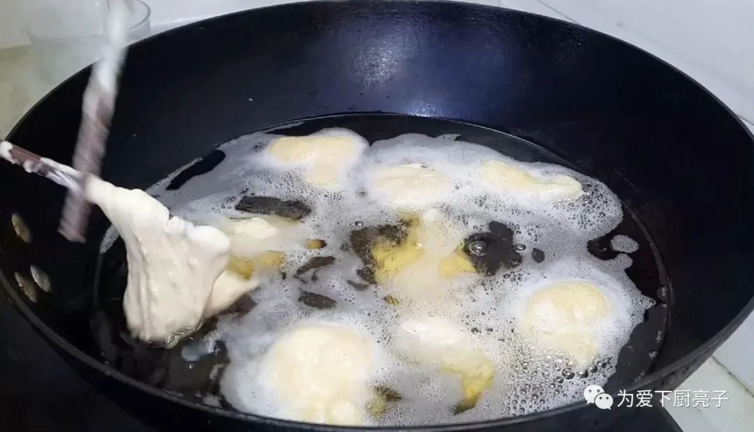 早餐别炸油条了，筷子搅一搅，做出特色小零食，保证全家人都爱吃