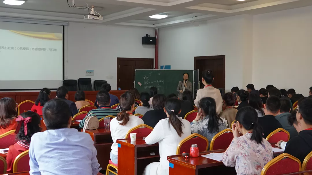 “三讲三爱”之爱学习——学校顺利开展教师集中培训活动