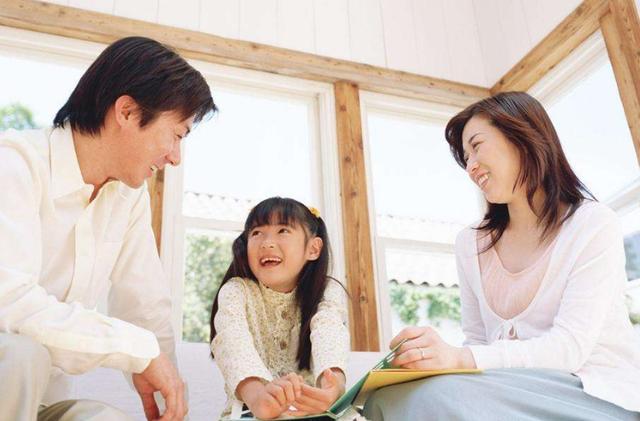 9岁女孩需要知道怀孕知识吗？老师普及性教育，家长气愤质问