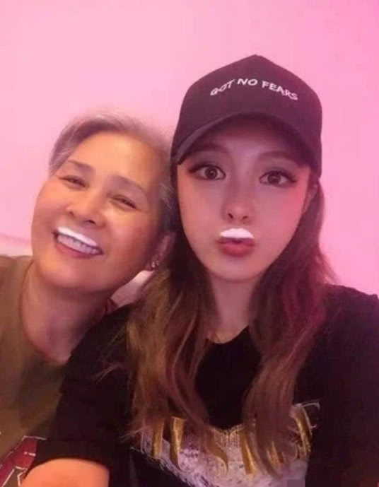 罗志祥沉默6天再发声：请不要再攻击我妈妈了，