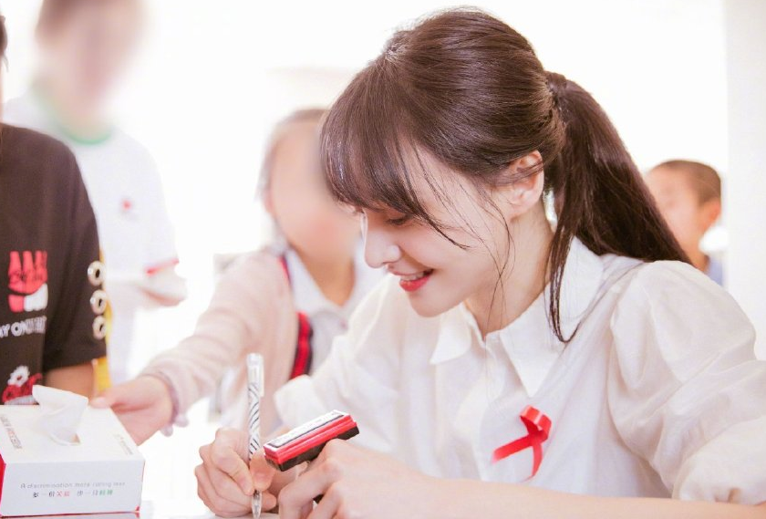 张恒再曝郑爽黑料，狗狗生病为省钱扔掉，伪造假机票找节目组报销
