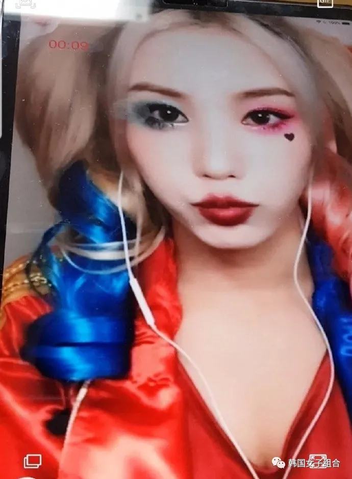 以新概念造型进行视频签售的女团,好努力地装扮哦