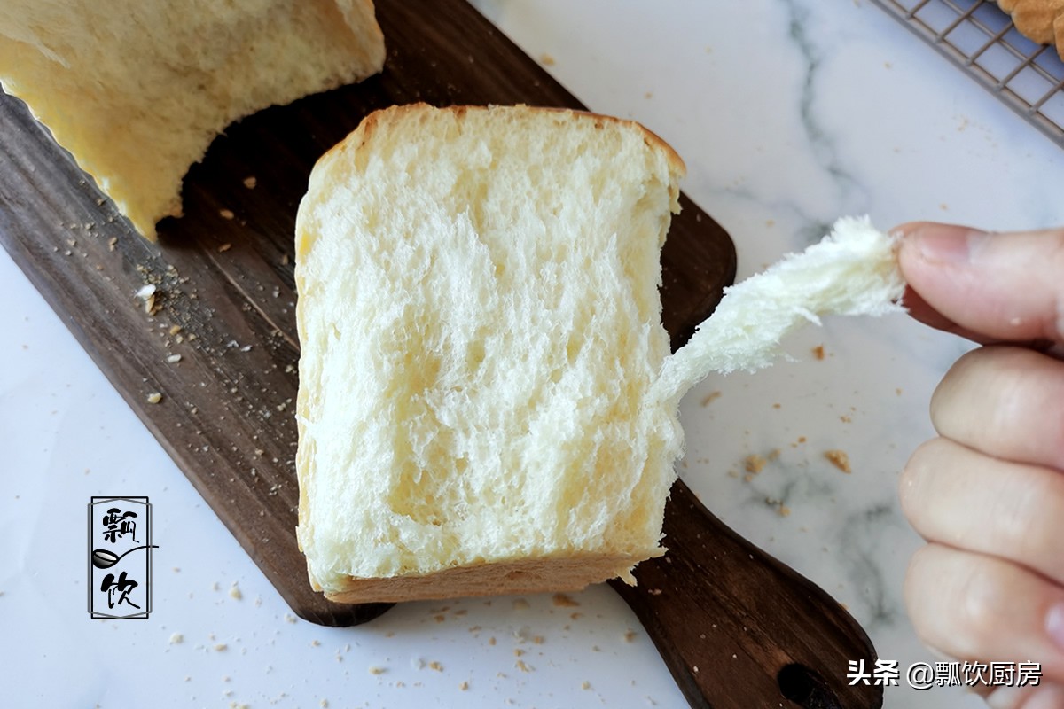 做面包，别只加牛奶鸡蛋，多加这两料，面包又软又香，太好吃了