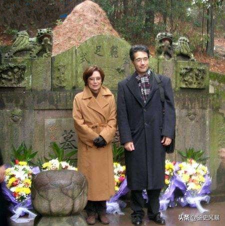 蒋纬国婚姻悲剧：娶了年轻20岁的后妻,却难忘旧