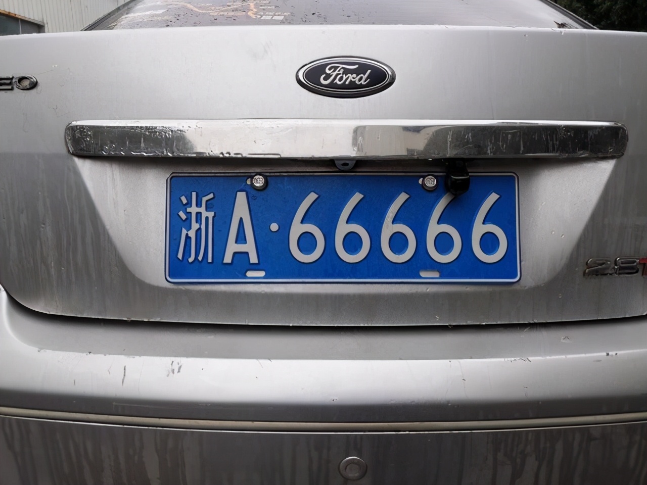 為什么一輛車掛三個(gè)不同的車牌，又分別代表什么意思？