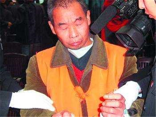 7·14汉阴特大杀人案：因怀疑妻子不忠，在道观连杀10人，留下血字