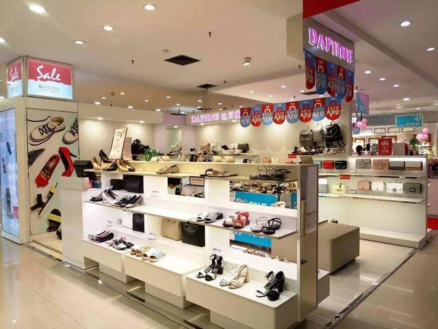 又“一双鞋”陨落！曾家喻户晓，如今市值暴跌99%，关店超4000家
