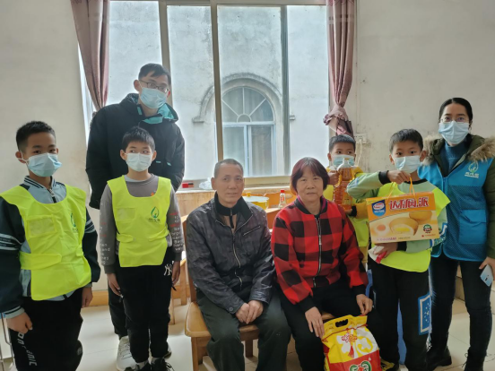 广西横县：节前慰问暖人心 贴心关爱显真情