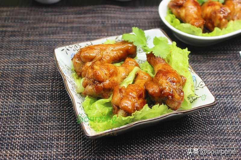 鸡腿我家从来不烤，加它焖一焖，肉嫩鲜美，连骨头都入味，太香了