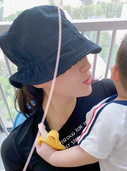 章子怡曬母子溫馨合照，親兒子擠出雙下巴，弟弟露側臉單眼皮搶鏡