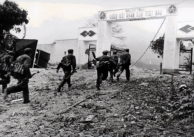 1979年中越戰(zhàn)爭(zhēng)：解放軍即將打到首都河內(nèi)，為何突然撤兵？
