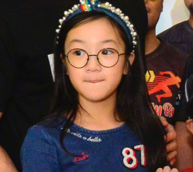 吳尊女兒“抽條”啦！ 10歲近照模樣被傳，這長相太像爸爸了吧