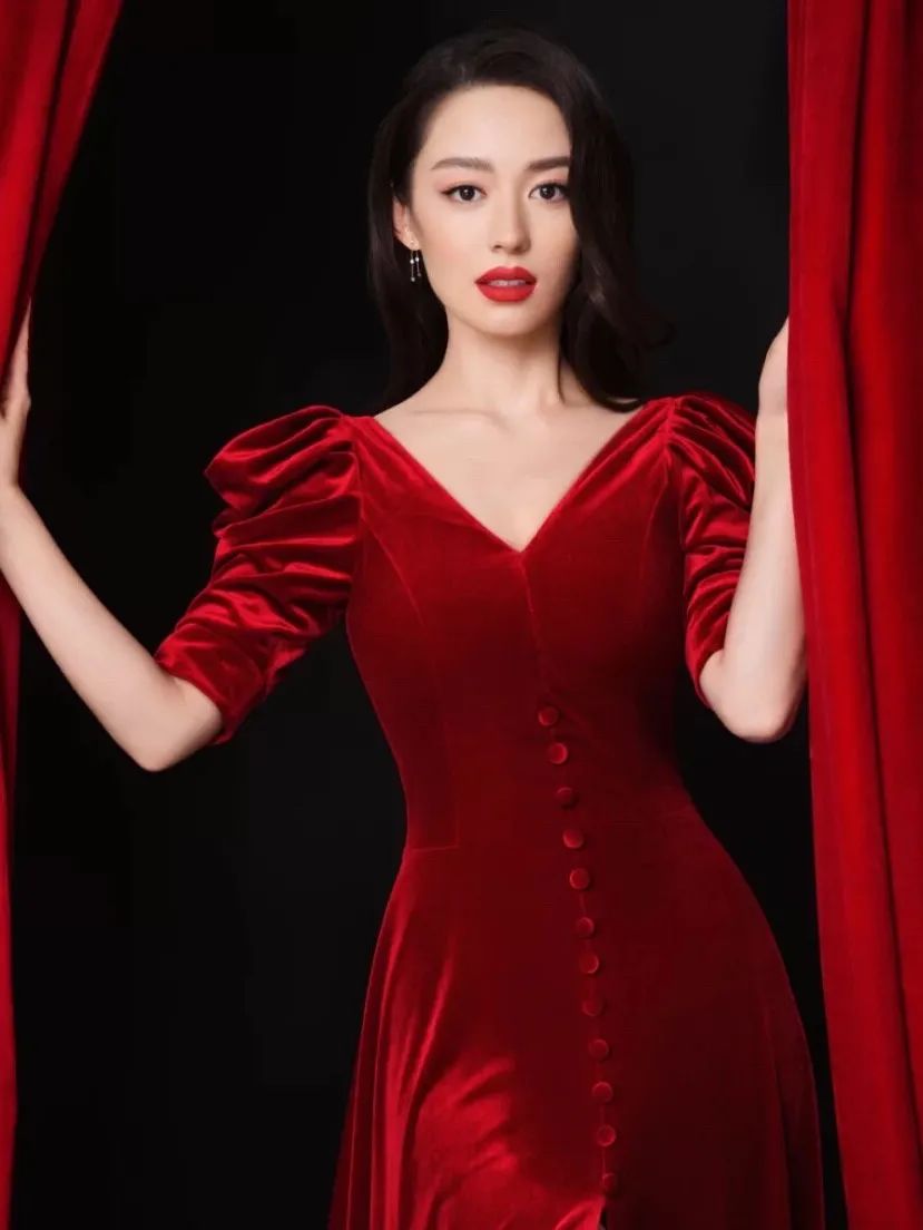 婚后2年，吉娜郎朗被群嘲：“恩爱终于装不下去了？”