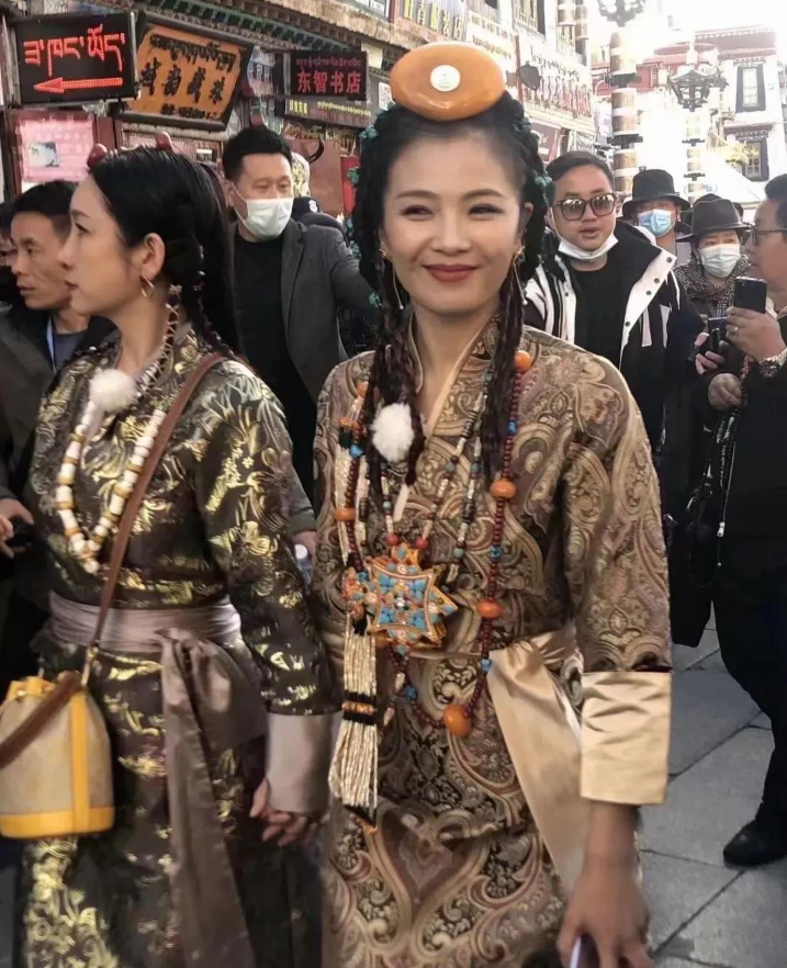 《妻子的旅行》路透曝光，蒋勤勤长胖刘涛像公