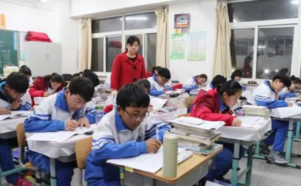 中小学推行5+2课后服务，9月1日或将全面落实，老师听后面露难色