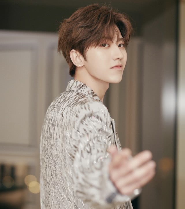 蔡徐坤何穗神仙同框，两位都是超模身材，高级