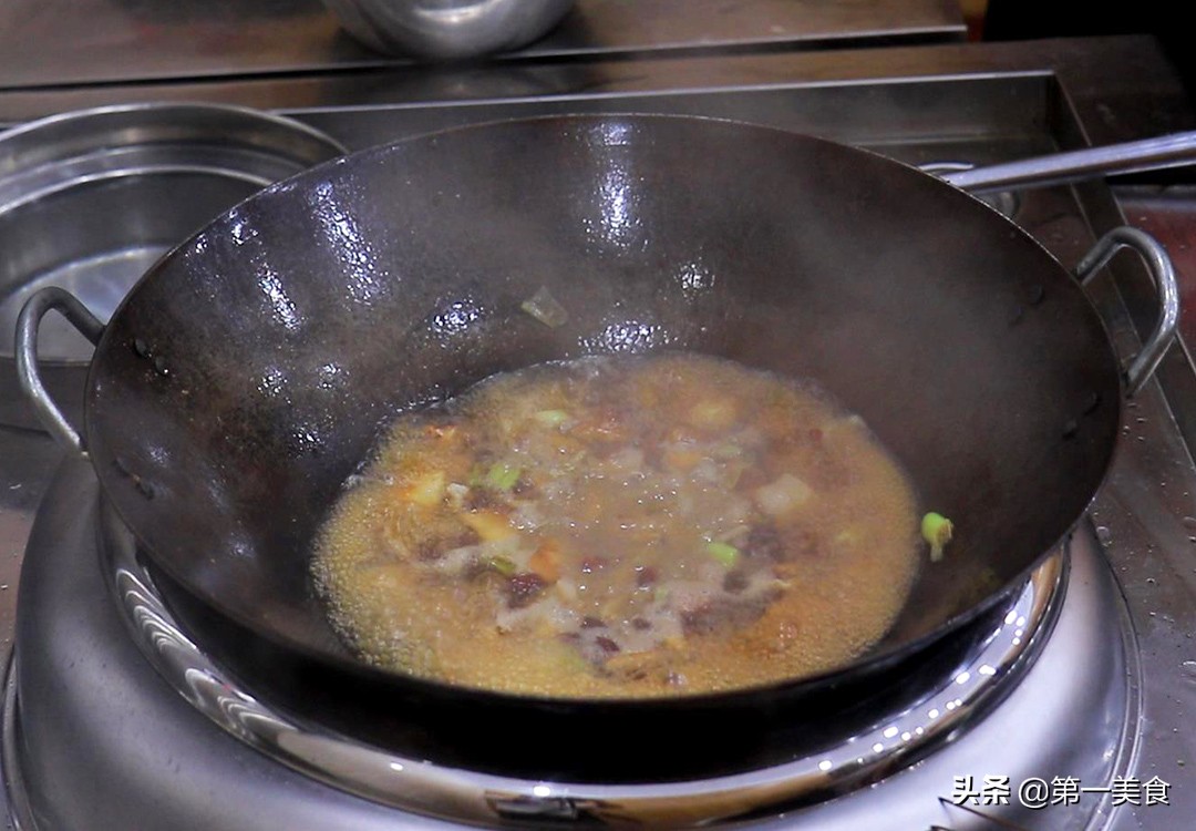 一塊五花肉，一塊豆腐，廚師長分享秘制做法，金黃香酥又不膩