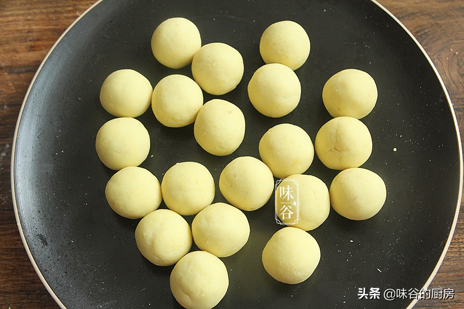 過年必備的炸丸子，家家都能做，不用一滴水，香甜軟糯倍儿好吃