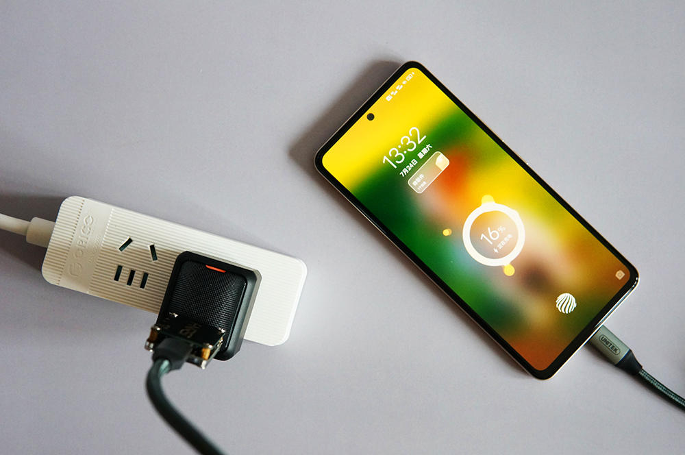 體積超小，還能給筆記本充電！Aohi Magcube 65W氮化鎵快充體驗