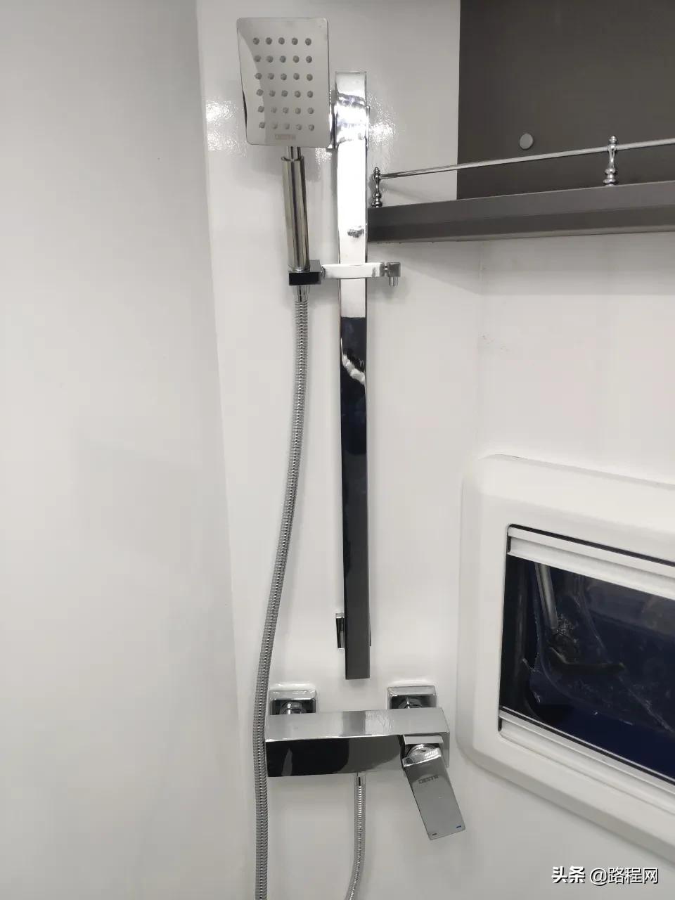 �׿���Ῠ�������ߣ�320L��ˮ�� �Ĵ�������31.8W��