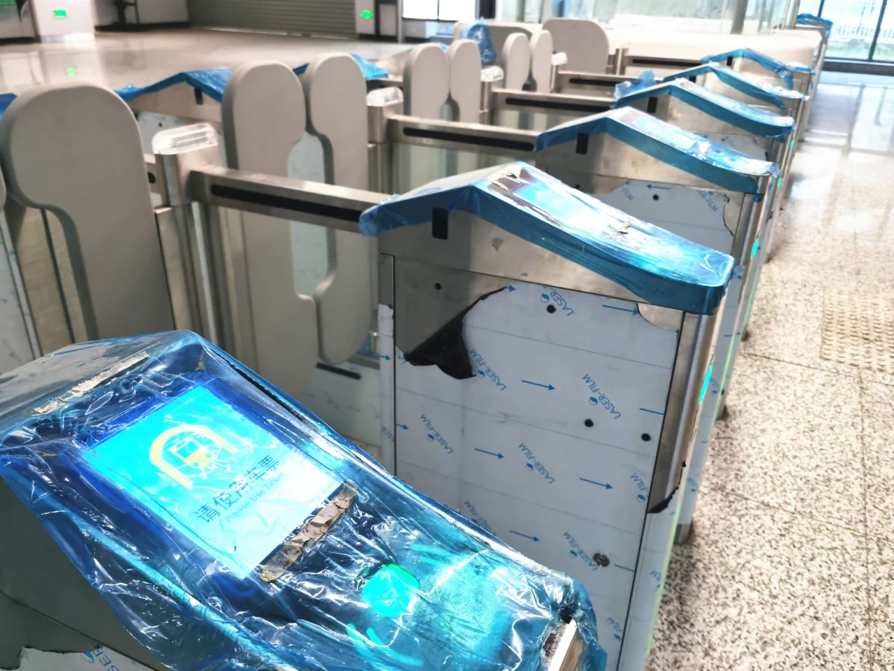 上海轨道交通11号线的陈翔公路站演练多日，开通