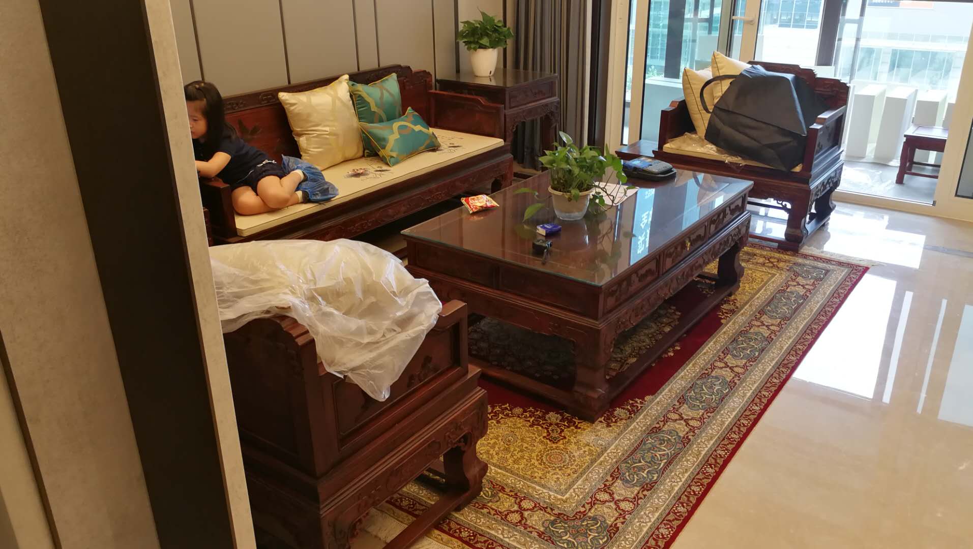 方寸之间的手工真丝地毯，可谓是家里一道不可忽视的靓丽风景