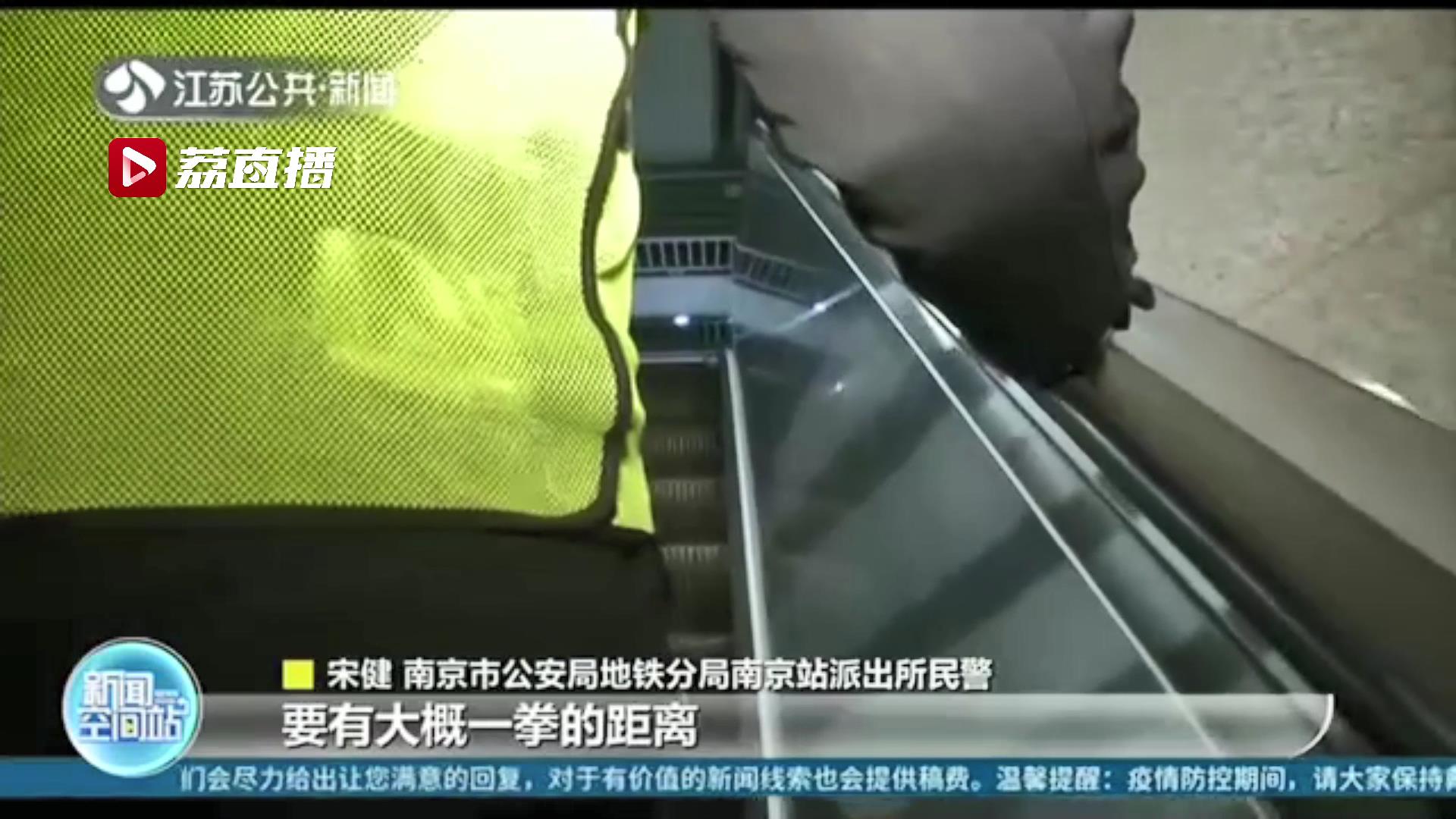 箭步冲上前！电扶梯上摔倒 民警飞身上前托住俩老人