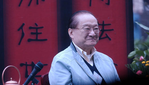 金庸為何在巔峰期封筆？被南大教授羞辱是主因嗎？