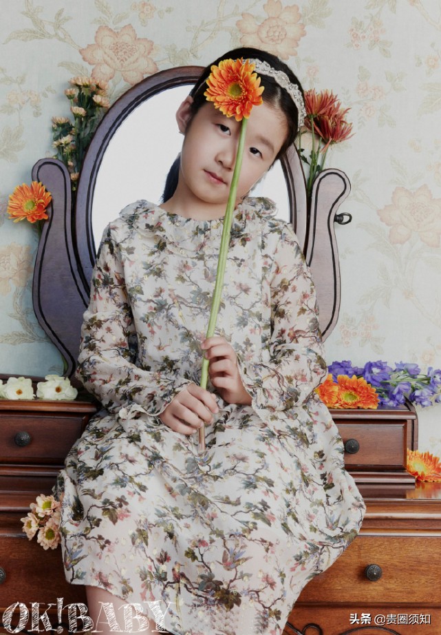 張亮一雙兒女登上雜誌封面，6歲妹妹水靈十足，天天長成翩翩少年