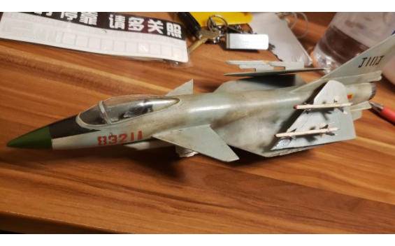 “小兄弟”来了？舰载型歼10J出现，隐身有拦阻