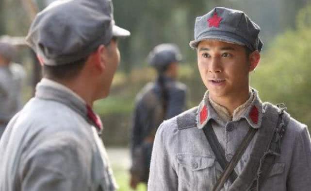 九千敌军包围数百红军，司令员投敌，政委逃入