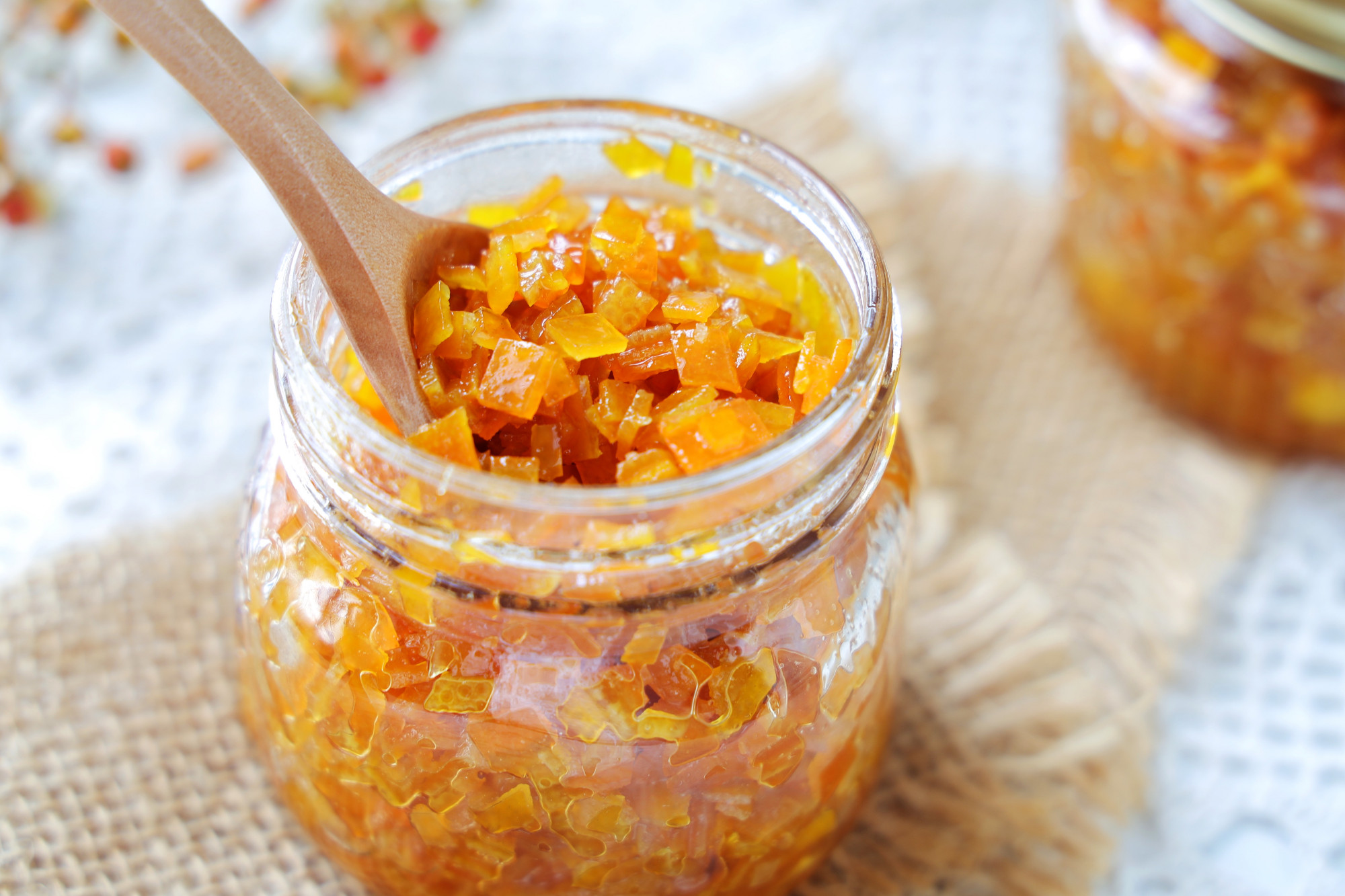 吃剩的橙子皮不要扔掉，簡單加工一下，用處多多，勝過秋梨膏