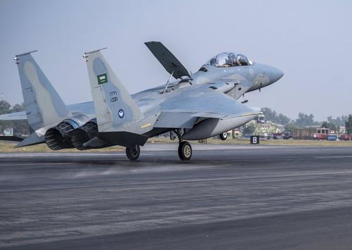 天生死敌，F-15对决苏-27，谁才是战斗机之王