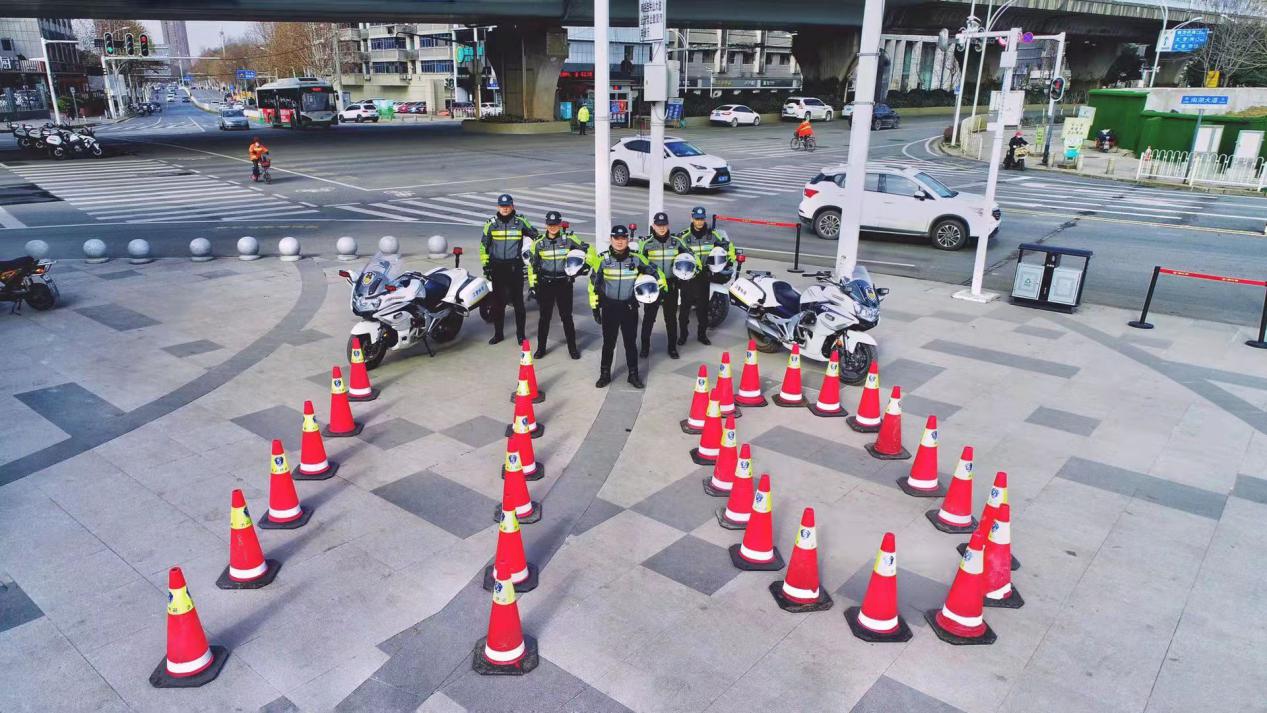 中国人民警察节 武汉洪山骑警们这样过