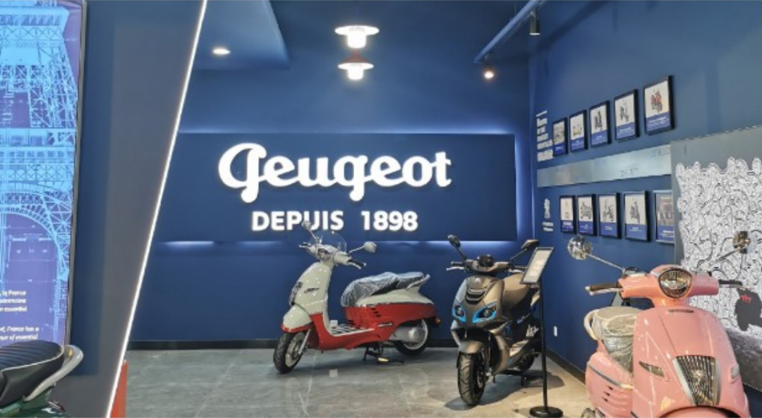 标致也造摩托车，这颜值女友肯定超爱