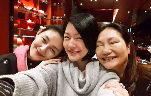 8对“抱团挣钱”的姐妹花，个个有钱，李冰冰姐