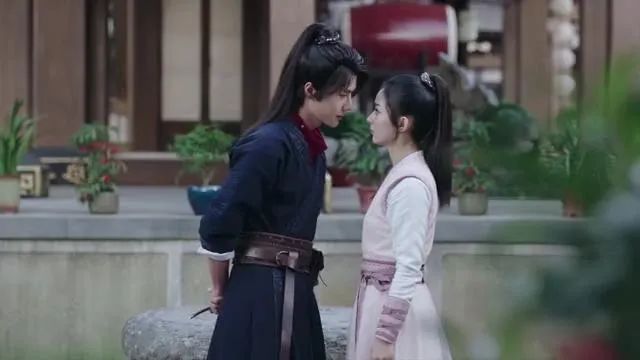 “裸露”成风，中国男明星的衣服，也该一件一