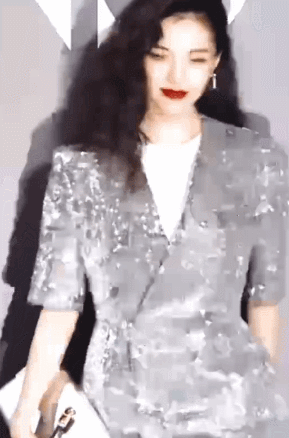 Female star of Ba Sha red carpet is contended for strange bottle colourful! 