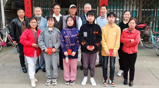 湖北省监利市：“爱益行”社团开展早春爱心助学贫困大学生行动