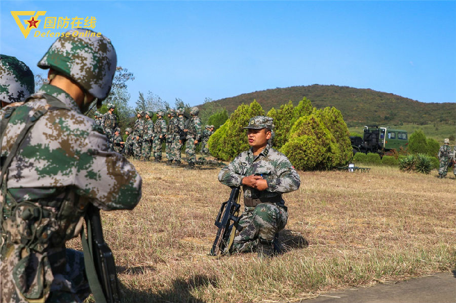 走出大山走向军营 他入伍十年取得八个“第一”