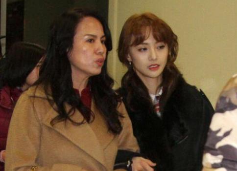 被妈妈控制20多年的郑爽，是如何一步步变成一个