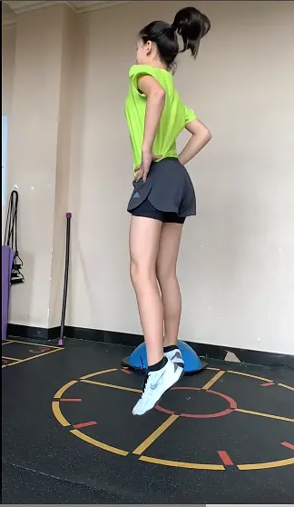 线条|森碟腿部线条 网友看到这组照片都表示：“自愧不如”