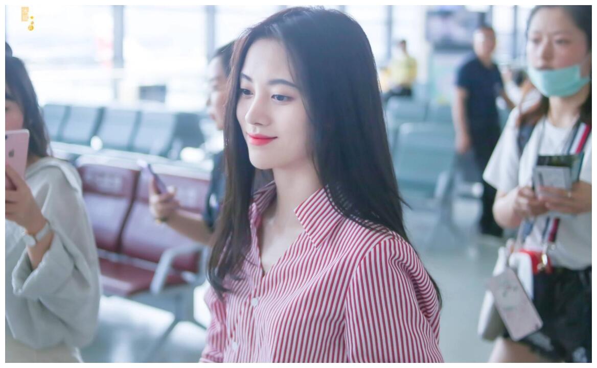 热巴为粉丝证婚，刘昊然给粉丝捐款，看到鞠婧